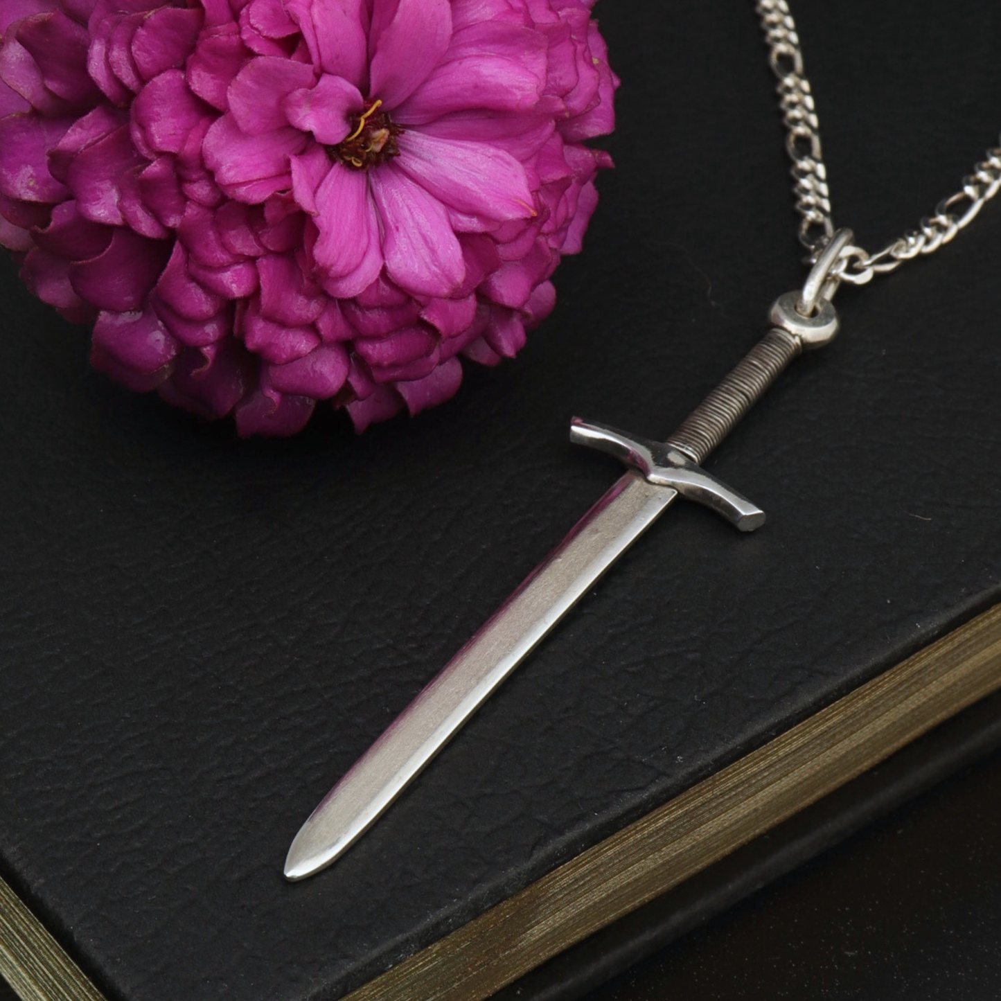 Hero's Greatsword Pendant