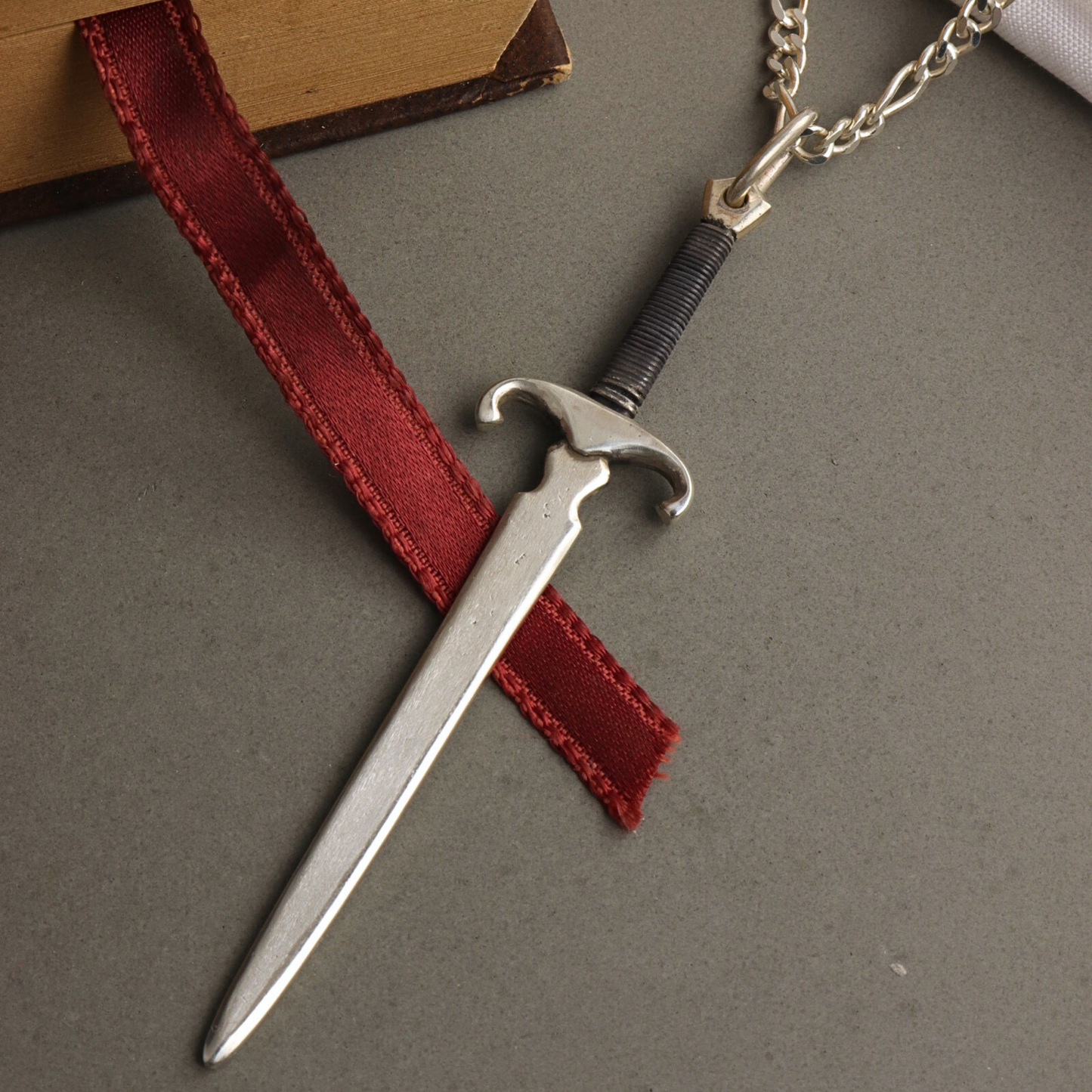 Knight's Greatsword Pendant
