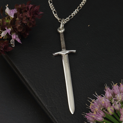 Hero's Greatsword Pendant